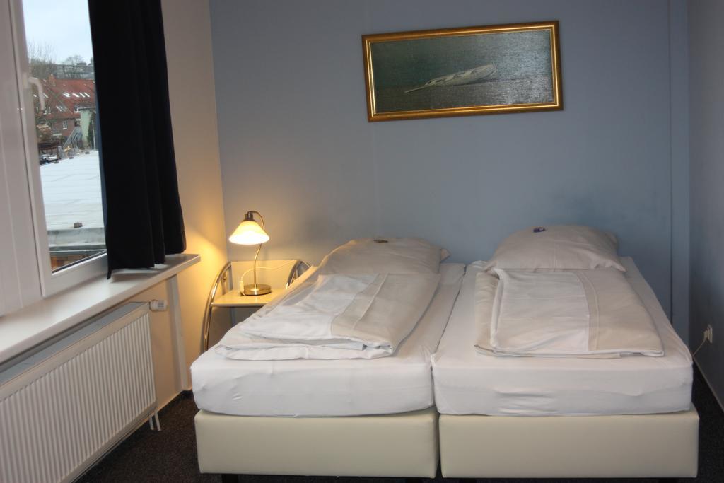 Twin Room,379044781:JPEG